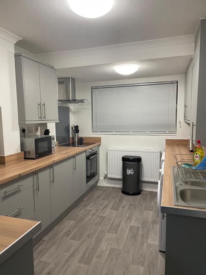 Comfy Home For Contractors And Families With Free Parking - Sage View Aldershot Eksteriør billede