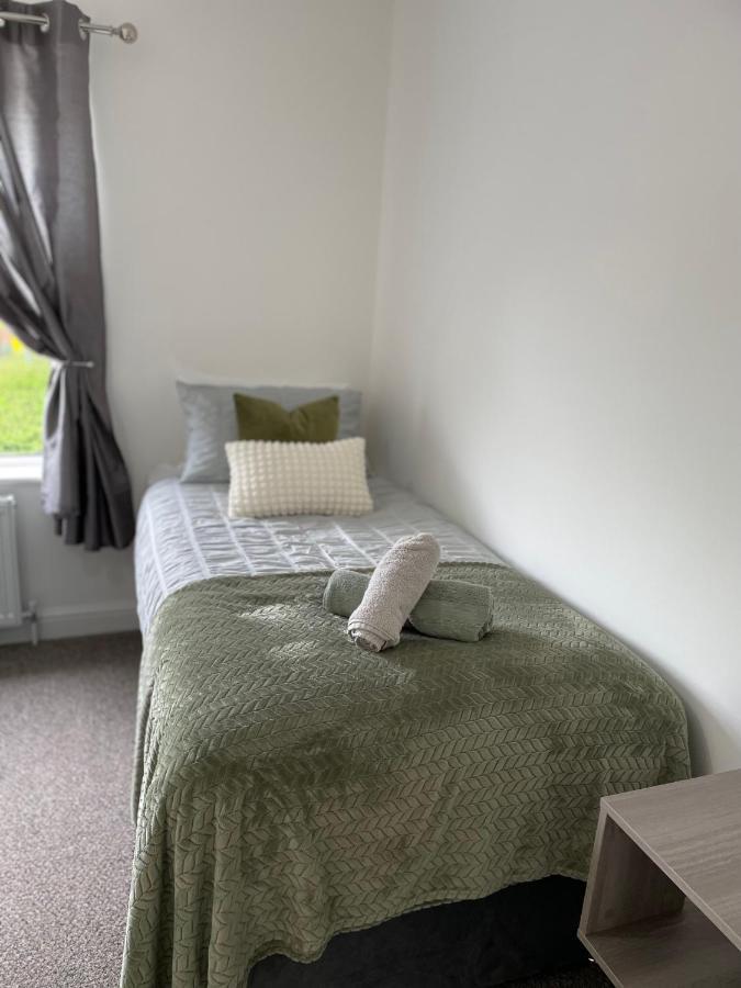Comfy Home For Contractors And Families With Free Parking - Sage View Aldershot Eksteriør billede