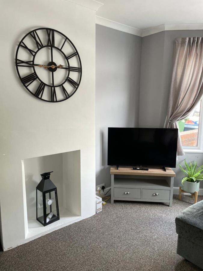 Comfy Home For Contractors And Families With Free Parking - Sage View Aldershot Eksteriør billede