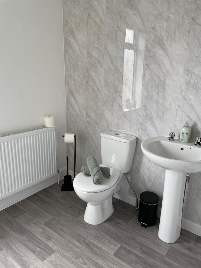 Comfy Home For Contractors And Families With Free Parking - Sage View Aldershot Eksteriør billede