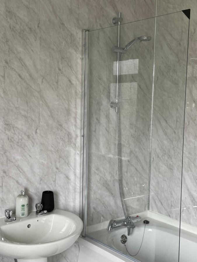 Comfy Home For Contractors And Families With Free Parking - Sage View Aldershot Eksteriør billede