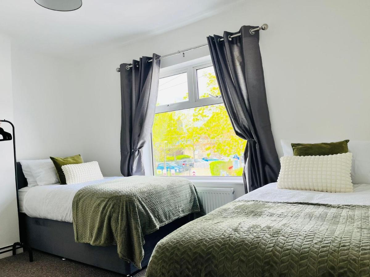 Comfy Home For Contractors And Families With Free Parking - Sage View Aldershot Eksteriør billede