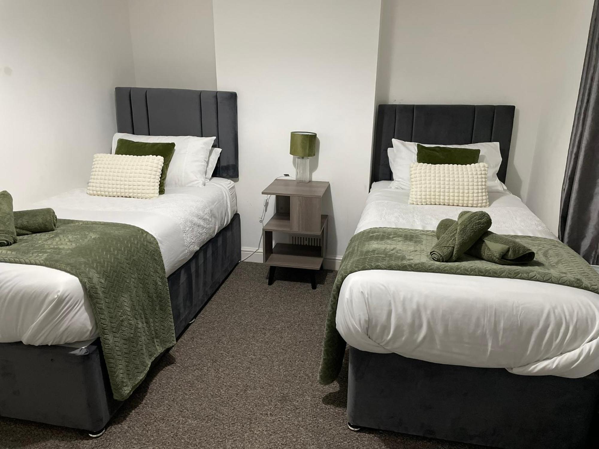 Comfy Home For Contractors And Families With Free Parking - Sage View Aldershot Eksteriør billede